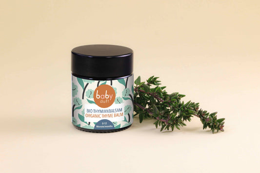 Babyduft Bio Thymianbalsam dekoriert mit Thymian