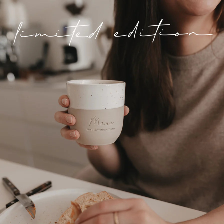 Becher Mama du bist wundervoll in Hand