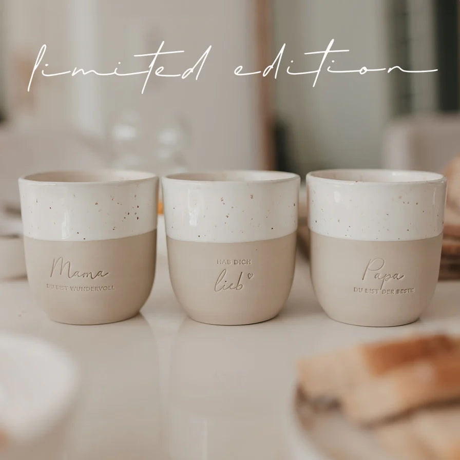 Alle Limited Becher auf Frühstückstisch